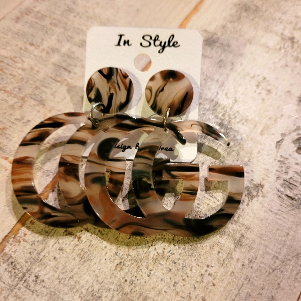 New fashion pierced earrings